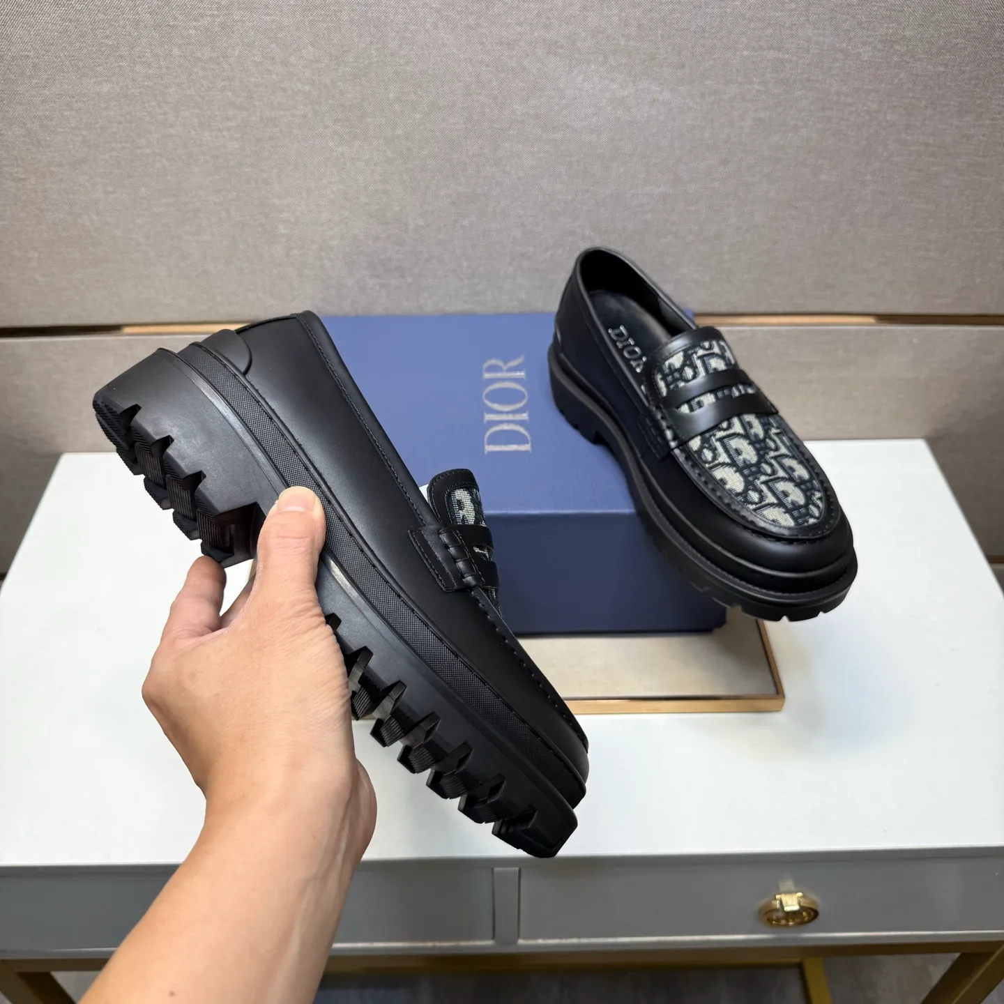 ⬛️Men's shoes 💰p442 [Dior~] Men's casual shoes 2025z cabinet sales simultaneously 🔶Size: 39-44 #️⃣ 🔷2 colors🔜The upper is made of multi-material splicing➕Genuine leather lining, comfortable and breathable, sole: original comfortable and wear-resistant outsole, ⚠️Real shot📱Photographed🎬The real thing is better📢📢📢